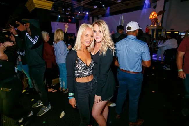 Access Singles Women Near Me On Facebook Dating App